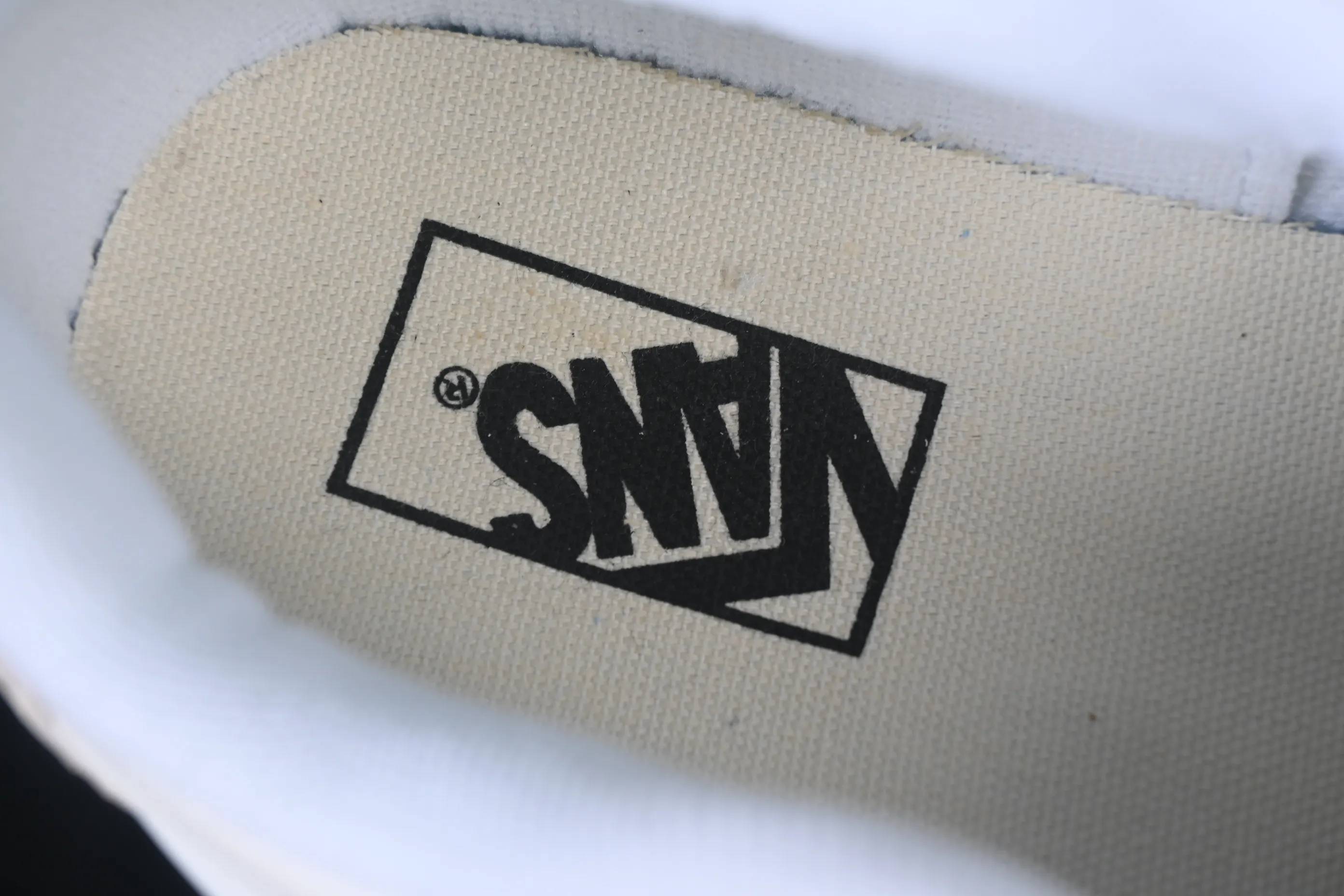 All categories Vans Vans series Vans Low Vans Knu Skool Vans low-top casual skateboard shoes VN0009D22CJI
